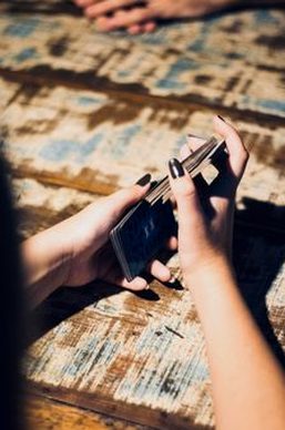 3 mẹo giữ tiền tiết kiệm